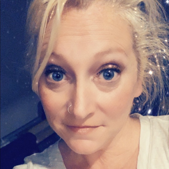 Meet your Posher, Kelli - Picture 2 of 7